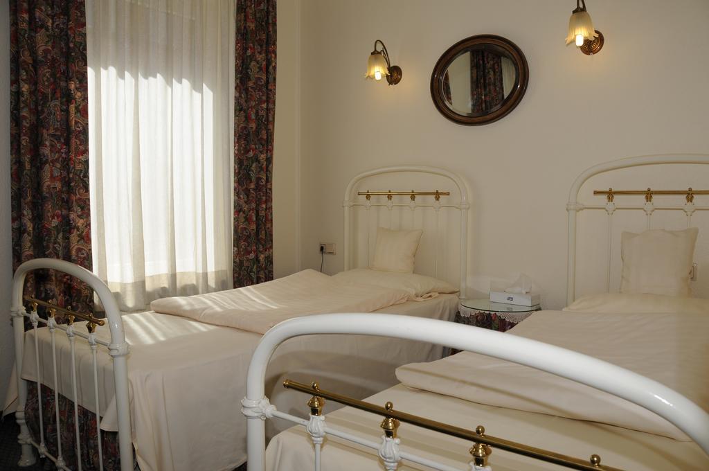 Hotel Admiral Висбаден Стая снимка